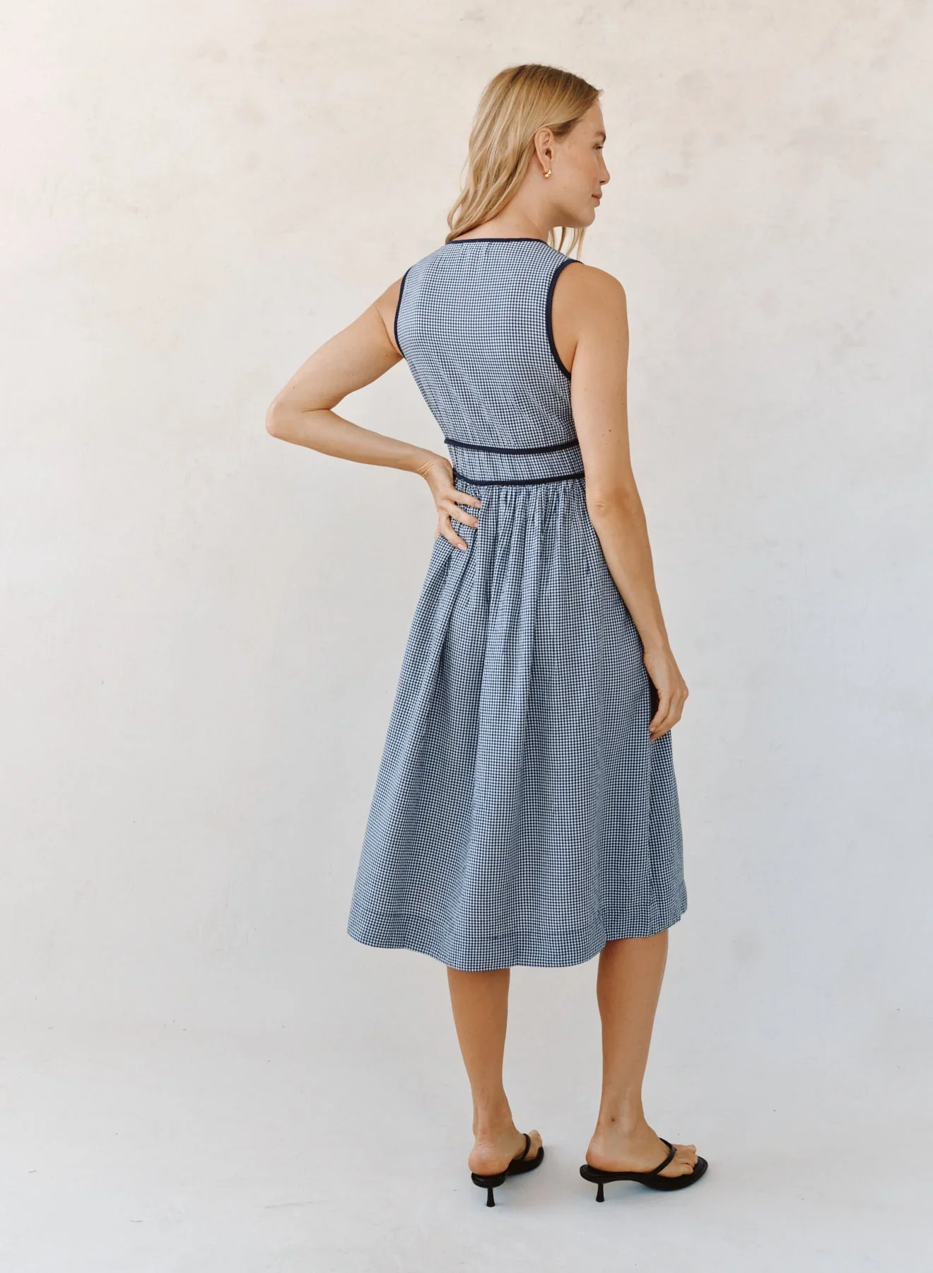 BELLA DAHL - WOMEN'S V-NECK MIDI DRESS - Image 2
