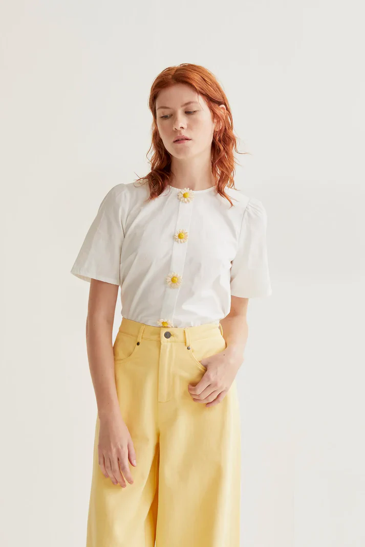 COMPANIA FANTASTICA - COTTON TOP WITH FLORAL BUTTONS