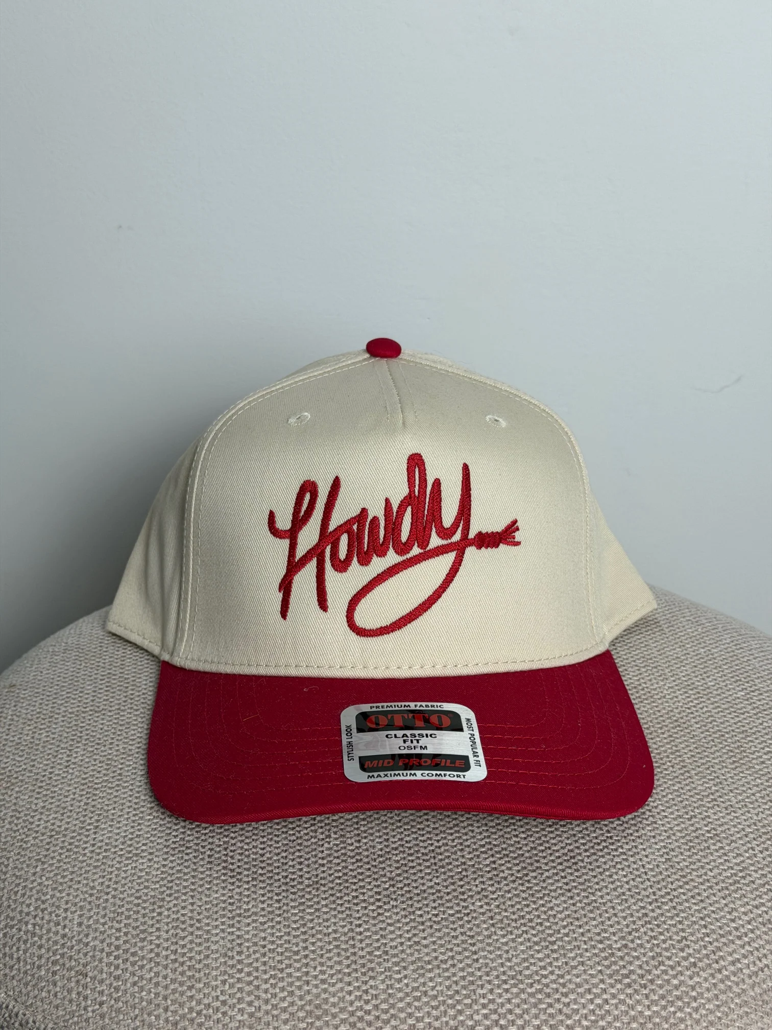 HOWDY EMBROIDERED CLASSIC TWO-TONE TRUCKER HAT - Image 2