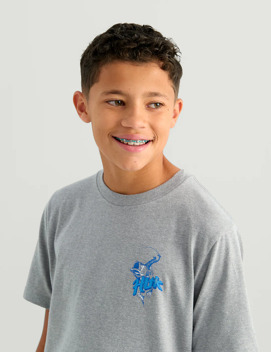 HUK - KIDS RODEO BASS TEE - Image 8