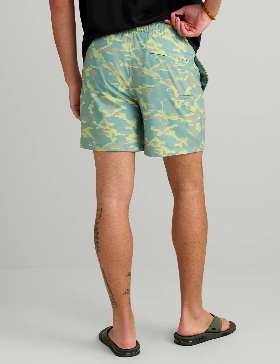 HUK - MEN'S PURSUIT PRINTED VOLLEY - Image 6