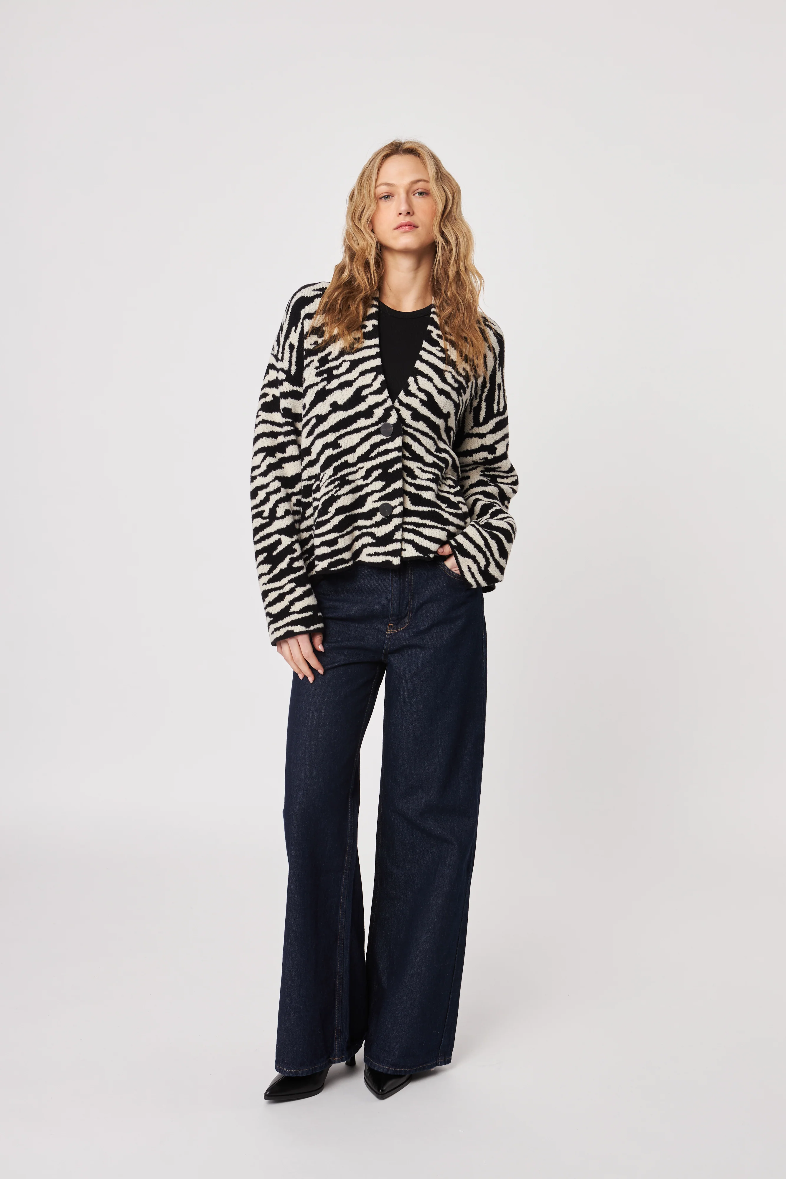 JOHN + JENN - WOMENS SWEATER XAVIER - Image 2