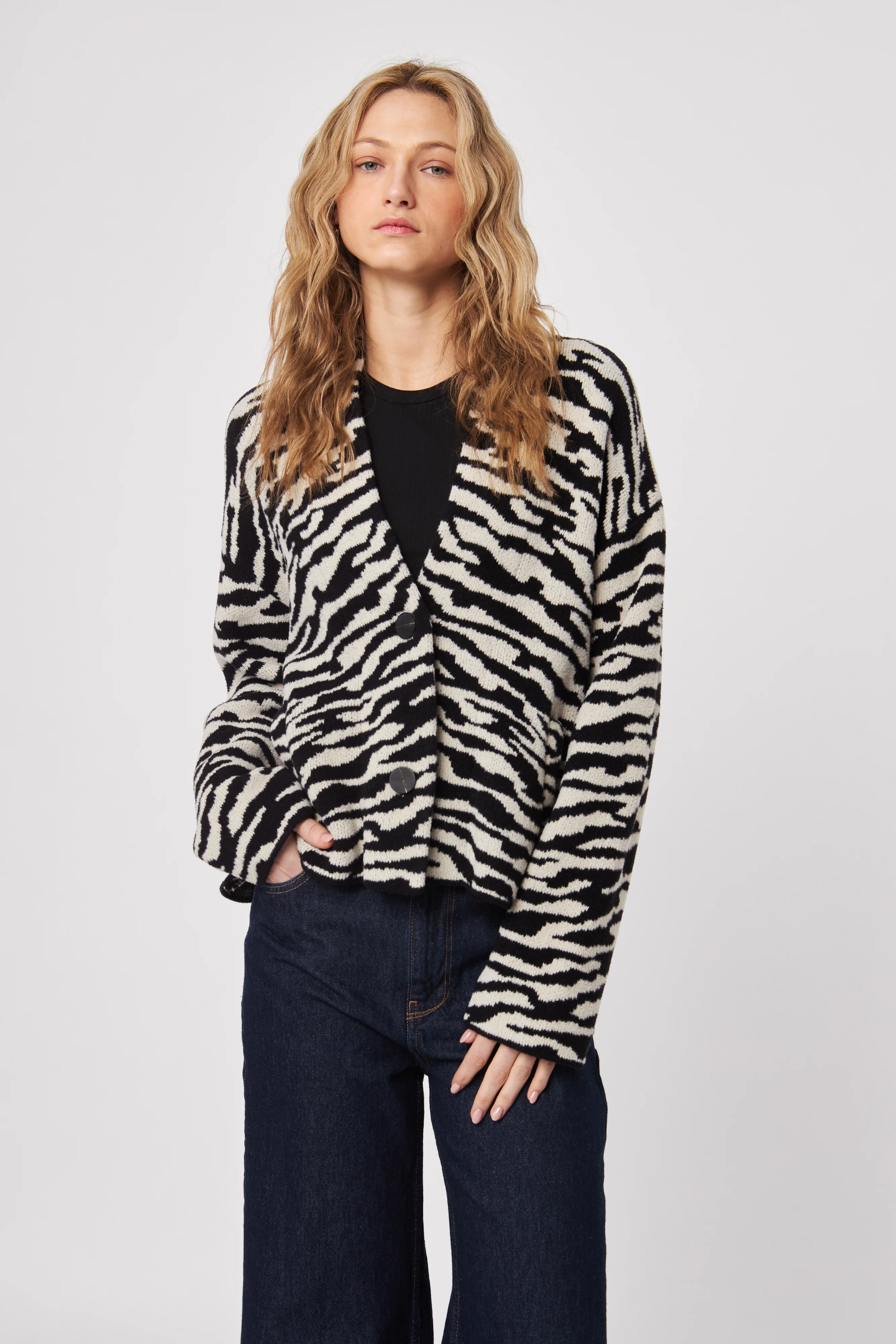 JOHN + JENN - WOMENS SWEATER XAVIER - Image 3