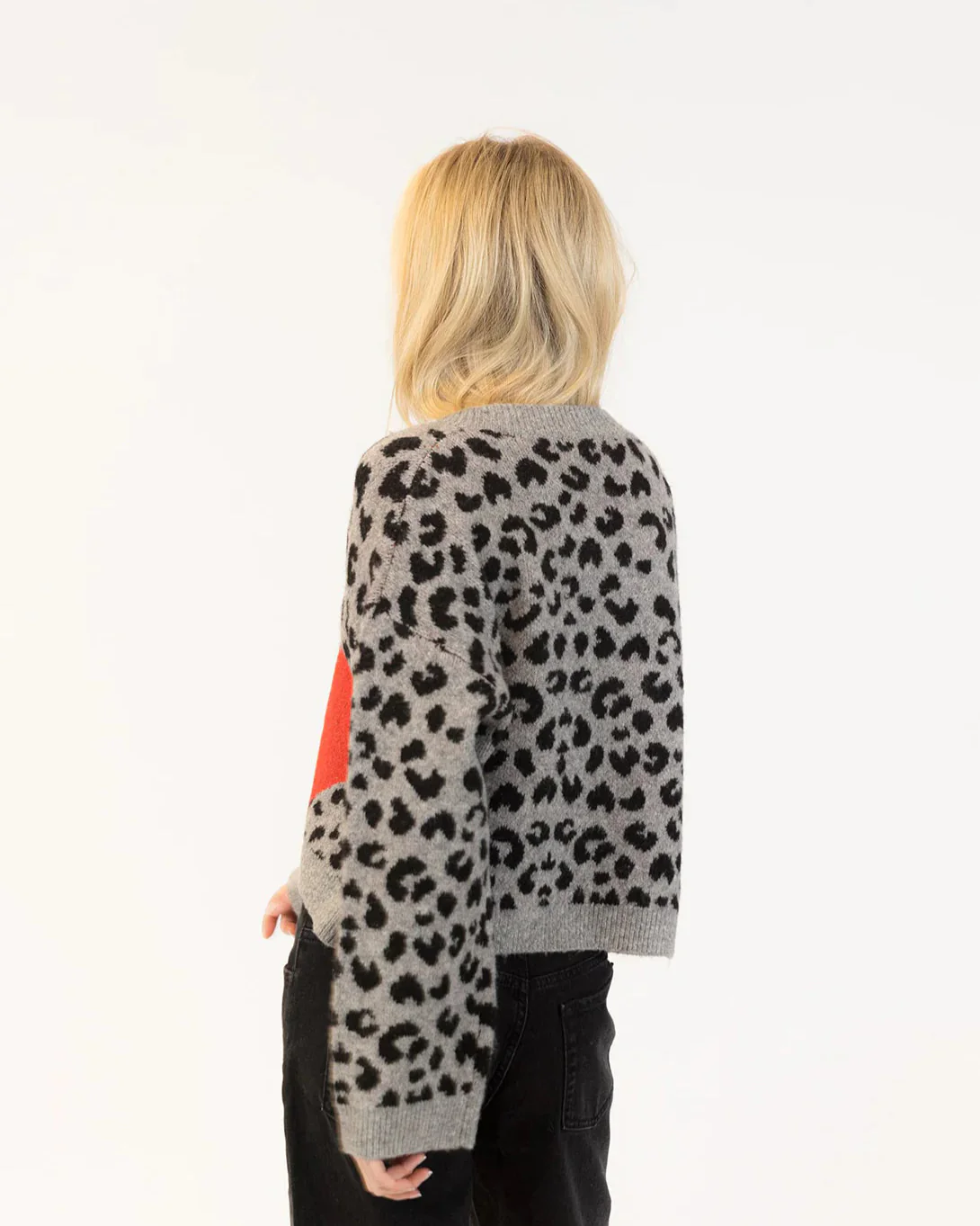 LYLA & LUXE - WOMEN'S ETTA ANIMAL SWEATER - Image 4