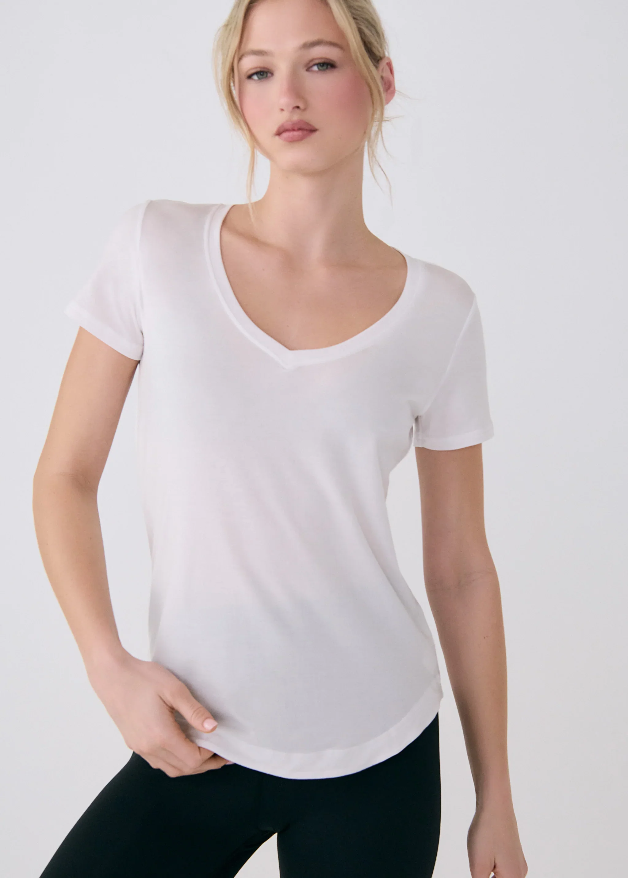 LOLE- WOMEN'S DYNAMIC V-NECK SHIRT - Image 2