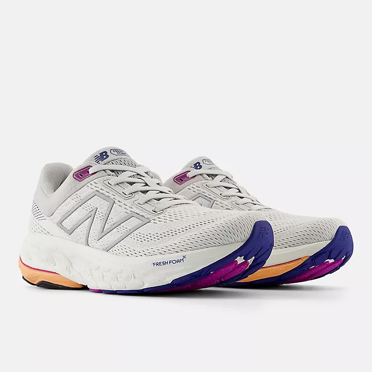 NEW BALANCE- WOMENS 860 SNEAKER - Image 2