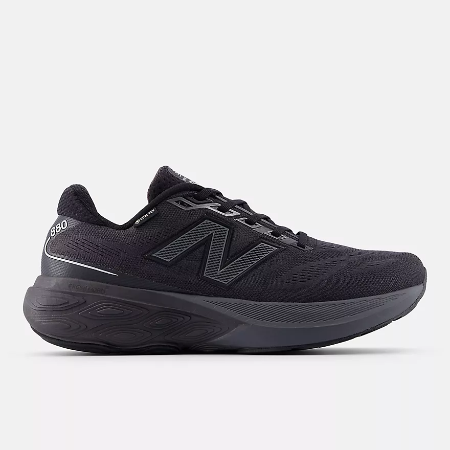 NEW BALANCE - MENS ATHLETIC SHOE 880V15