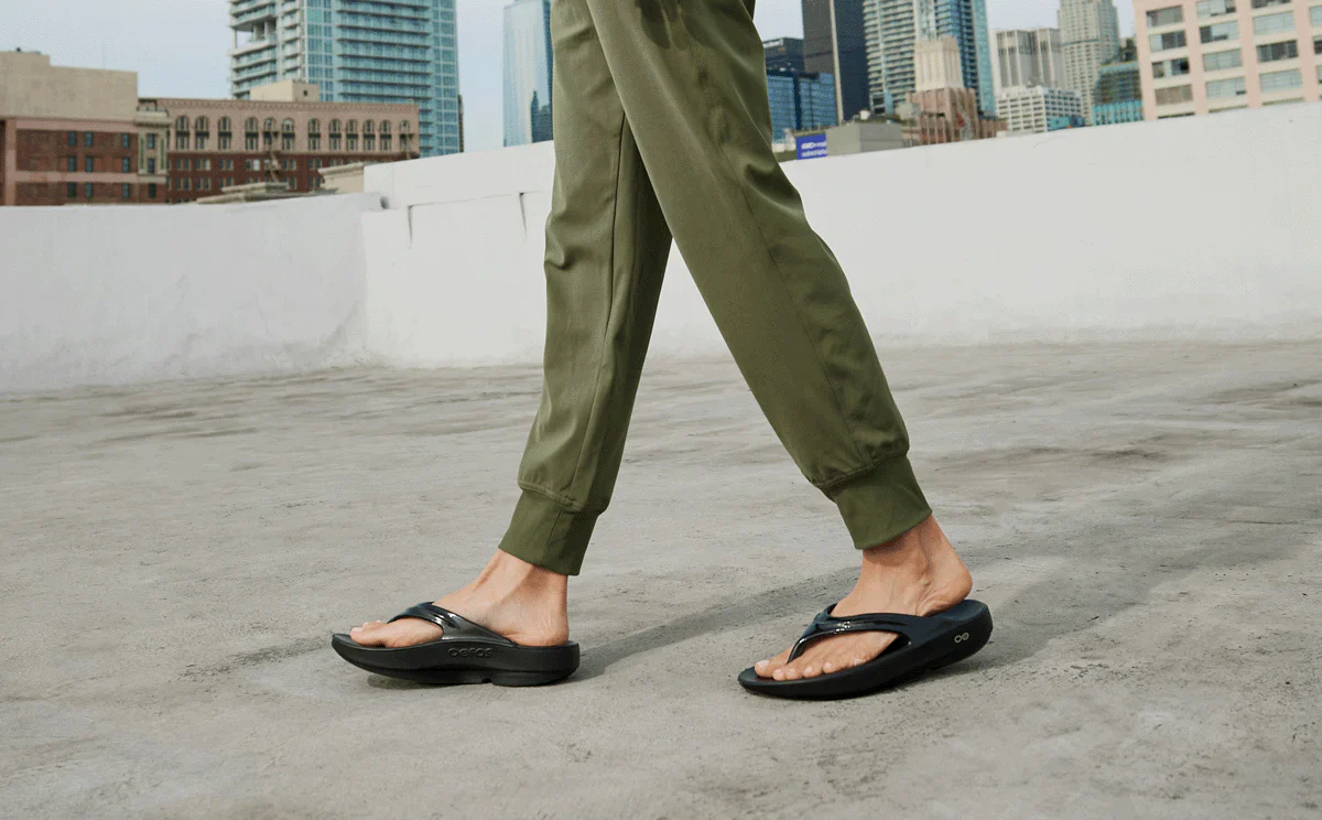 OOFOS - Women's OOlala Thong Sandal - Image 12