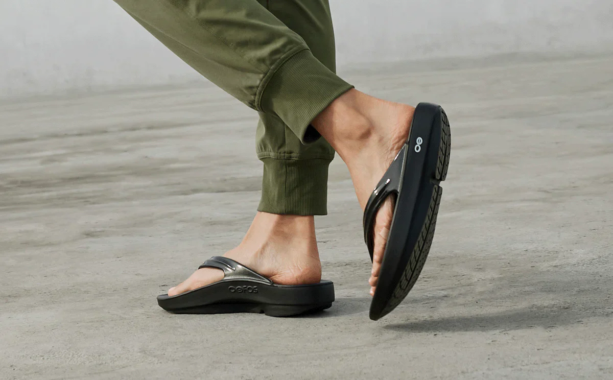 OOFOS - Women's OOlala Thong Sandal - Image 13
