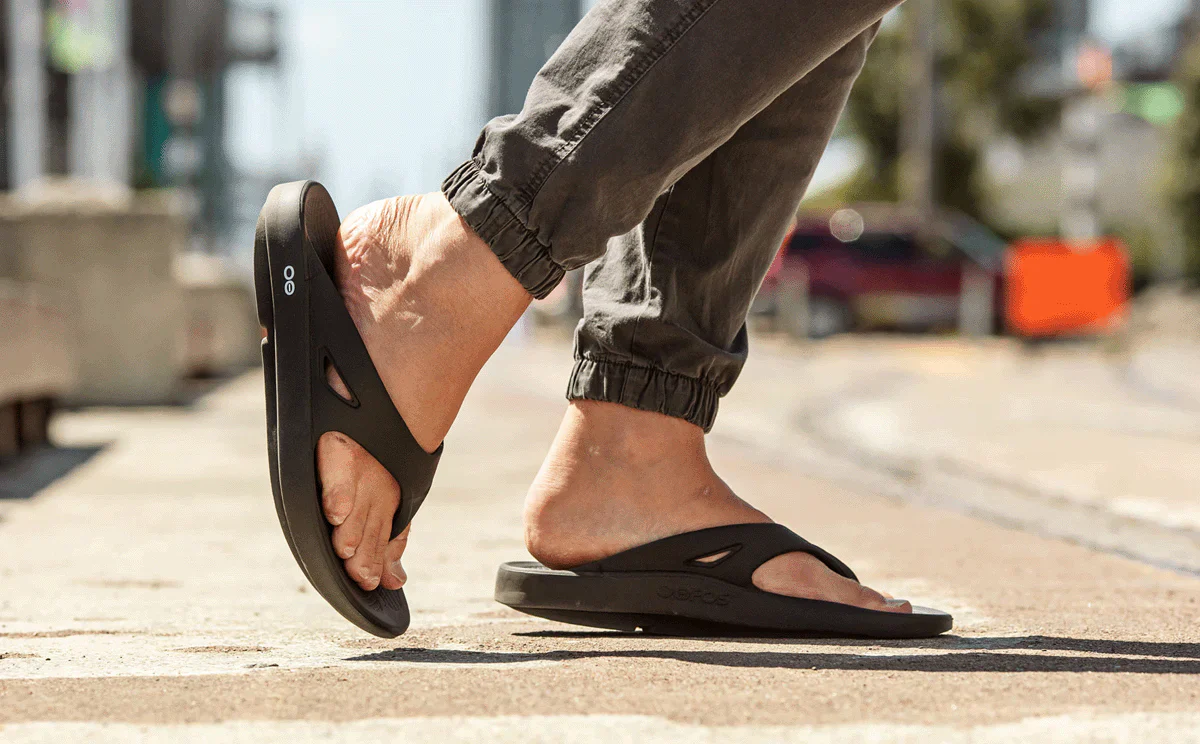 OOFOS - Men's OOriginal Thong Sandal - Image 11
