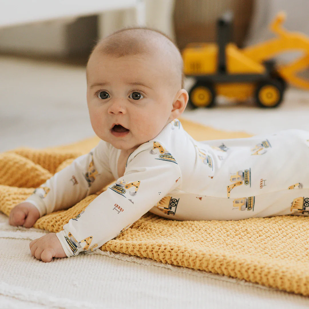 PETIT LEM - Baby Diggers Print on Off-White Sleeper - Image 3