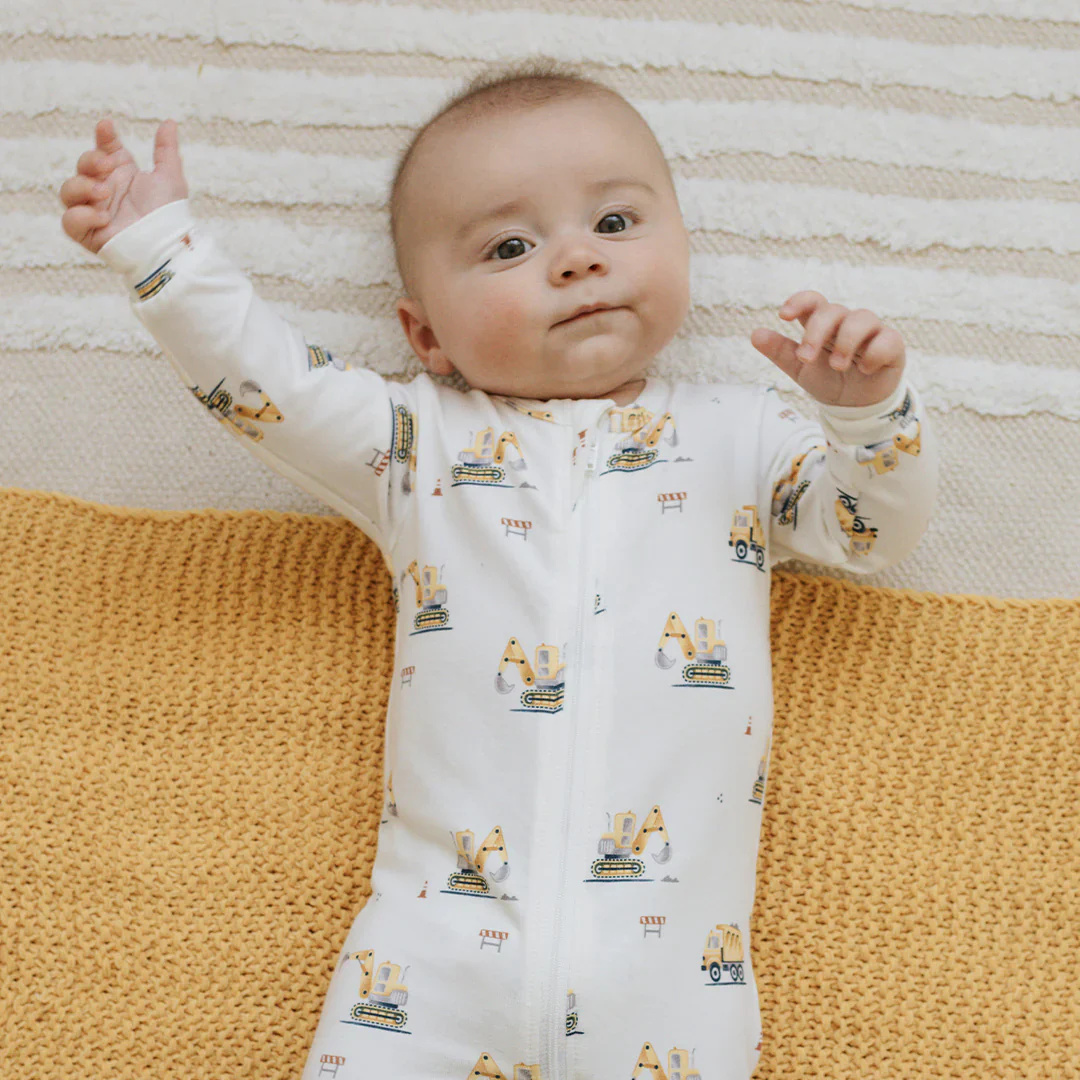 PETIT LEM - Baby Diggers Print on Off-White Sleeper - Image 4